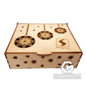 Dėžutė atverčiamu dangteliu